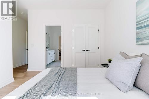 684 Peele Boulevard, Burlington, ON - Indoor Photo Showing Bedroom