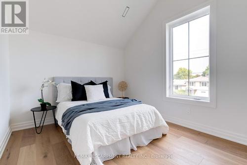 684 Peele Boulevard, Burlington, ON - Indoor Photo Showing Bedroom