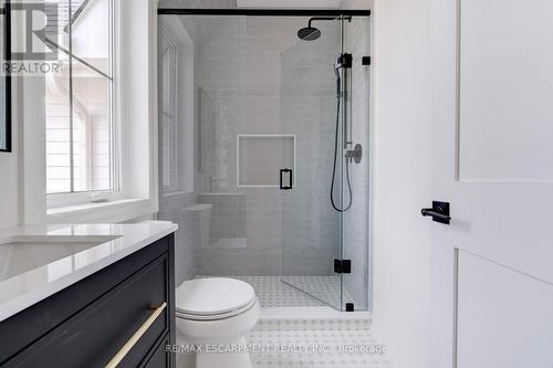 684 Peele Boulevard, Burlington, ON - Indoor Photo Showing Bathroom