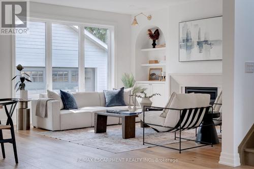 684 Peele Boulevard, Burlington, ON - Indoor