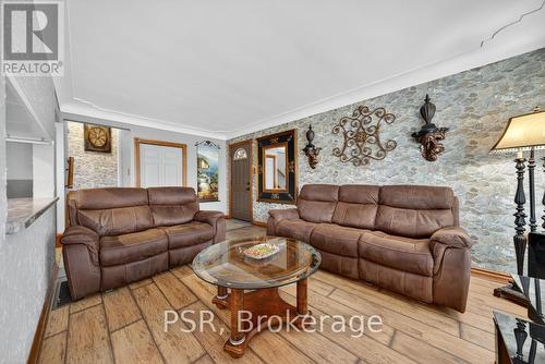 117 Sunrise Drive, Hamilton, ON - Indoor Photo Showing Living Room