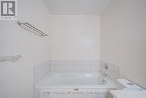 1313 - 28 Sommerset Way, Toronto, ON - Indoor Photo Showing Bathroom