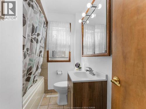 854 Belleperche Place, Windsor, ON - Indoor Photo Showing Bathroom