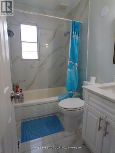 60 Mary Street, Brampton, ON - Indoor Photo Showing Bathroom