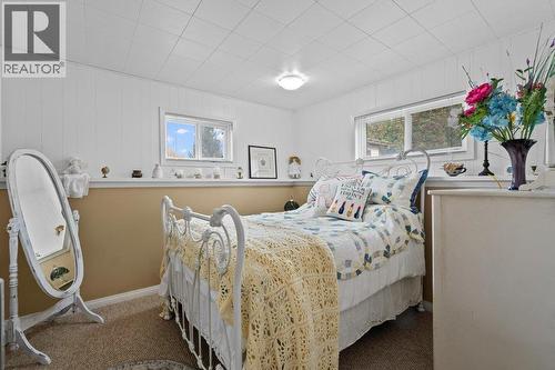 70 18 Street Ne, Salmon Arm, BC - Indoor Photo Showing Bedroom