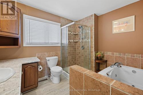 4pc Main Bath - Upper Level - 107 Billington Crescent, Hamilton, ON - Indoor Photo Showing Bathroom