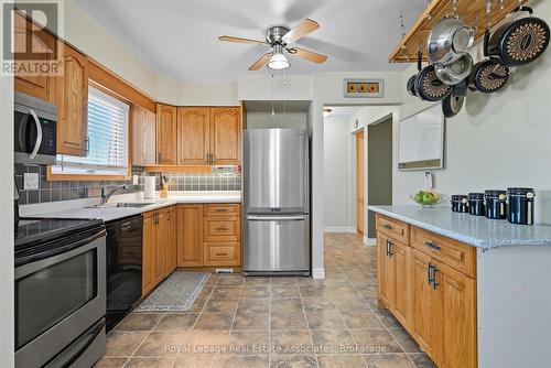 Kitchen - 107 Billington Crescent, Hamilton, ON - Indoor Photo Showing Kitchen