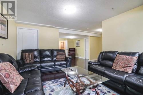 3861 Brinwood Gate, Mississauga, ON - Indoor Photo Showing Living Room