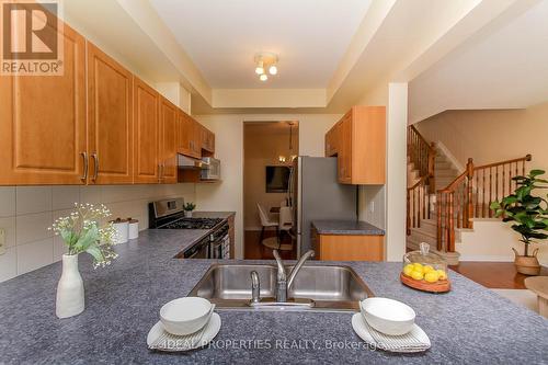 565 Pepperville Crescent, Ottawa, ON - Indoor Photo Showing Kitchen With Double Sink