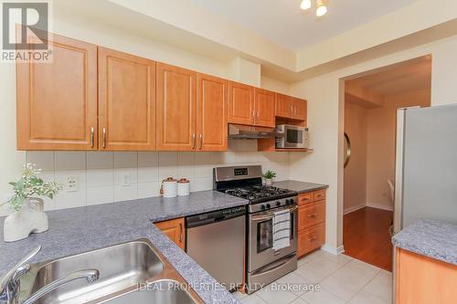 565 Pepperville Crescent, Ottawa, ON - Indoor Photo Showing Kitchen With Double Sink