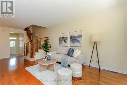 565 Pepperville Crescent, Ottawa, ON - Indoor Photo Showing Living Room