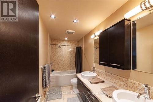 423 Rahul Crescent, Ottawa, ON - Indoor Photo Showing Bathroom