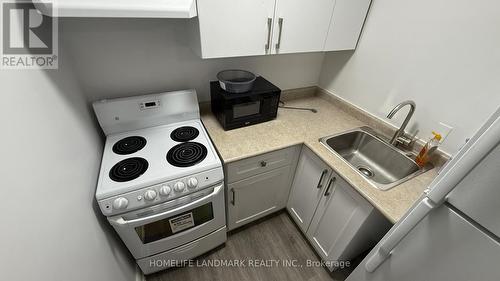 Unit B4 - 676 Mount Pleasant Road, Toronto, ON - Indoor Photo Showing Kitchen