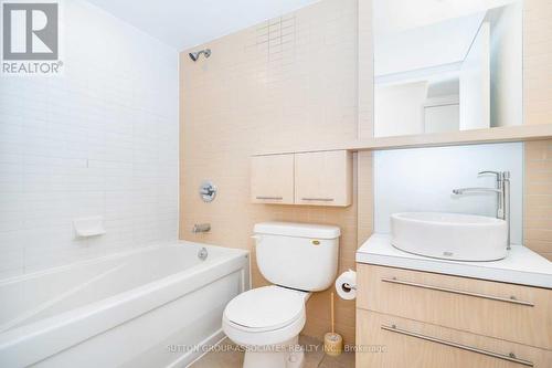 1409 - 25 Carlton Street, Toronto, ON - Indoor Photo Showing Bathroom