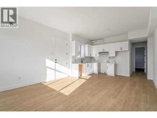 Legal Suite Kitchen/ Living/ Dining - 1148 Hume Avenue, Kelowna, BC - Indoor Photo Showing Kitchen