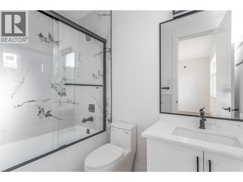 Legal Suite Full Bath - 1148 Hume Avenue, Kelowna, BC - Indoor Photo Showing Bathroom