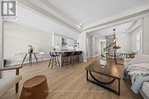 355 Crossway Terrace, Ottawa, ON - Indoor Photo Showing Living Room