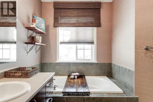 404 Heathrow Private, Ottawa, ON - Indoor Photo Showing Bathroom