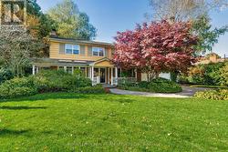 132 SPARLING COURT  Oakville, ON L6K 2J7