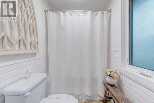 132 Sparling Court, Oakville, ON - Indoor Photo Showing Bathroom