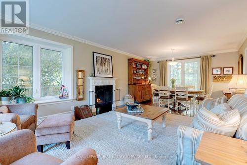 132 Sparling Court, Oakville, ON - Indoor Photo Showing Living Room