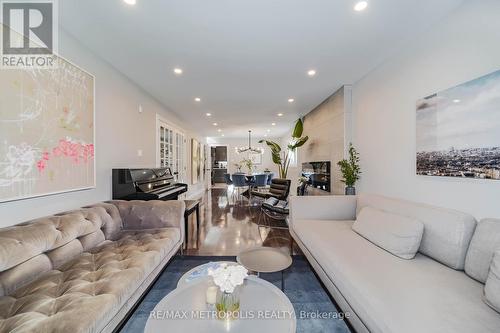 4392 Grassland Crescent, Mississauga, ON - Indoor Photo Showing Living Room