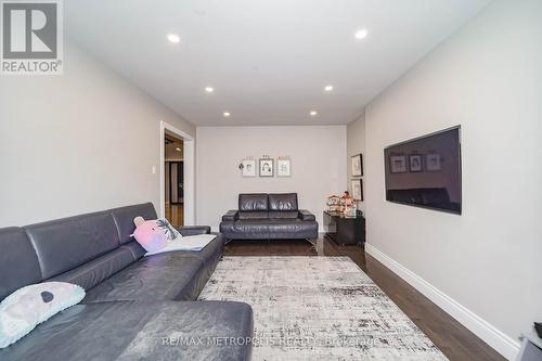 4392 Grassland Crescent, Mississauga, ON - Indoor Photo Showing Living Room
