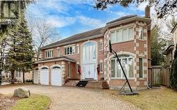 11 VERNHAM AVENUE  Toronto, ON M2L 2B1