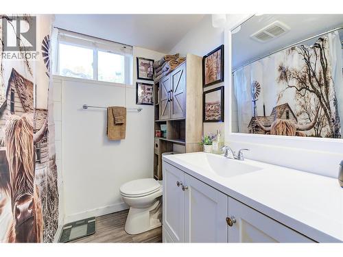Downstairs - 280 Dougall Road S, Kelowna, BC - Indoor Photo Showing Bathroom