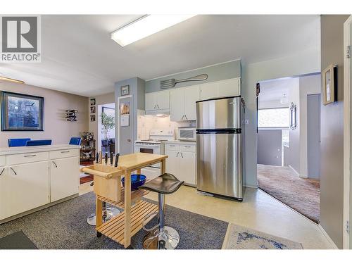 280 Dougall Road S, Kelowna, BC - Indoor Photo Showing Kitchen