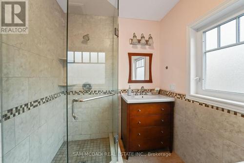 64 Wanita Road, Mississauga, ON - Indoor Photo Showing Bathroom