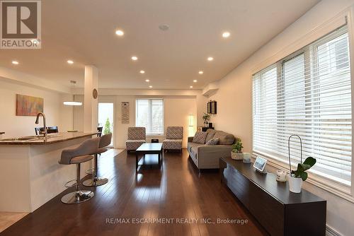 102 Celestial Crescent, Hamilton, ON - Indoor Photo Showing Living Room