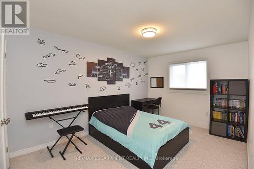 102 Celestial Crescent, Hamilton, ON - Indoor Photo Showing Bedroom