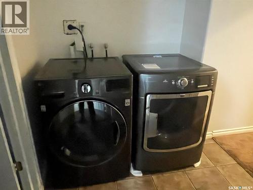 439 Henick Crescent, Saskatoon, SK - Indoor Photo Showing Laundry Room