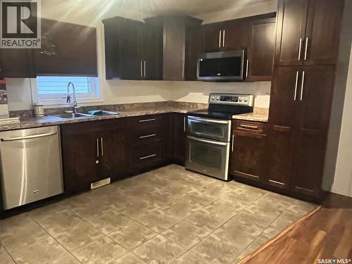 439 Henick Crescent, Saskatoon, SK - Indoor Photo Showing Kitchen With Double Sink