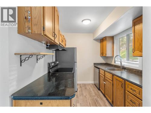 1605 Summit Drive Unit# 64, Kamloops, BC - Indoor Photo Showing Kitchen