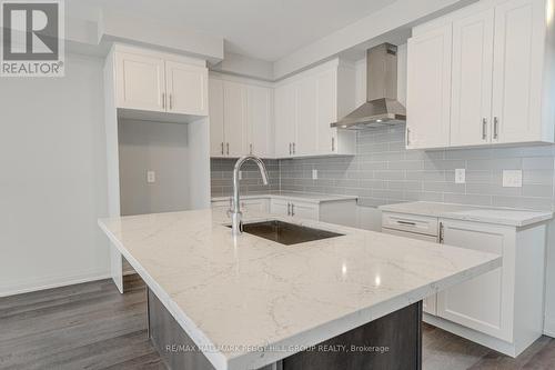 25 Amsterdam Drive, Barrie, ON - Indoor Photo Showing Kitchen With Upgraded Kitchen