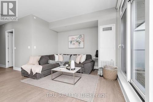 910 - 485 Richmond Road, Ottawa, ON - Indoor Photo Showing Living Room