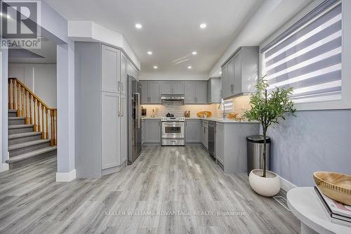 34 Ashmore Crescent, Markham, ON - Indoor Photo Showing Kitchen With Upgraded Kitchen