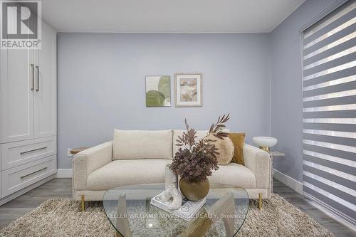 34 Ashmore Crescent, Markham, ON - Indoor Photo Showing Living Room