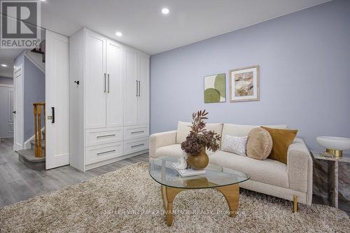34 Ashmore Crescent, Markham, ON - Indoor Photo Showing Living Room