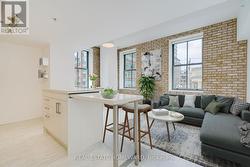 304 - 39 SHERBOURNE STREET  Toronto, ON M5A 0L8