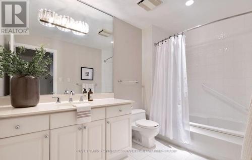 210 - 250 Sydenham Street, London East (East B), ON - Indoor Photo Showing Bathroom