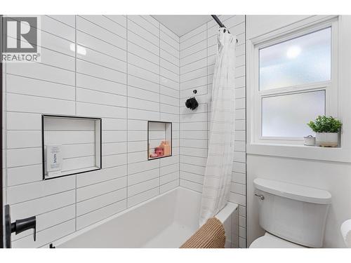 3380 Mciver Road, West Kelowna, BC - Indoor Photo Showing Bathroom