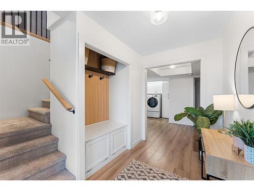 Spacious entry foyer. - 3380 Mciver Road, West Kelowna, BC - Indoor