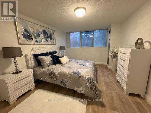 107 - 3695 Kaneff Crescent, Mississauga, ON - Indoor Photo Showing Bedroom