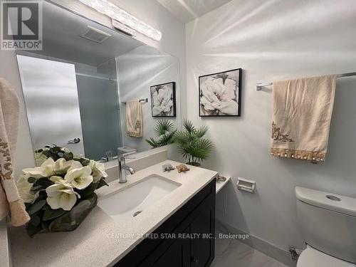 107 - 3695 Kaneff Crescent, Mississauga, ON - Indoor Photo Showing Bathroom