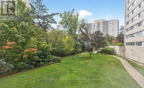 107 - 3695 Kaneff Crescent, Mississauga, ON - Outdoor