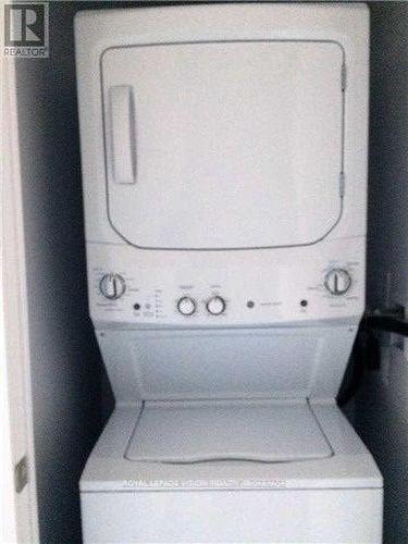 Ph1-02 - 1215 Bayly Street, Pickering, ON - Indoor Photo Showing Laundry Room