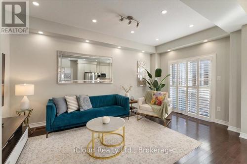 115 Echovalley Drive, Hamilton, ON - Indoor Photo Showing Living Room